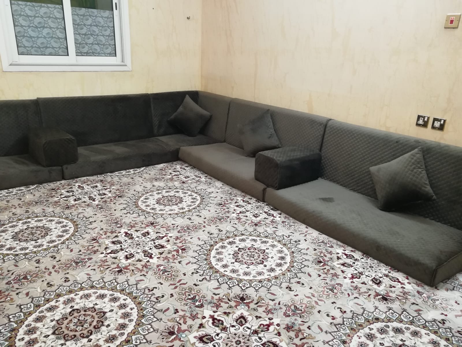 تأجير أو تفصيل أثاث الرياض